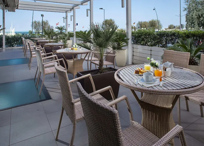 Club House 4* Римини