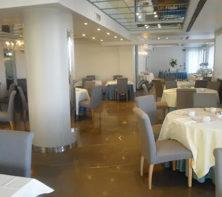 Club House 4* רימיני