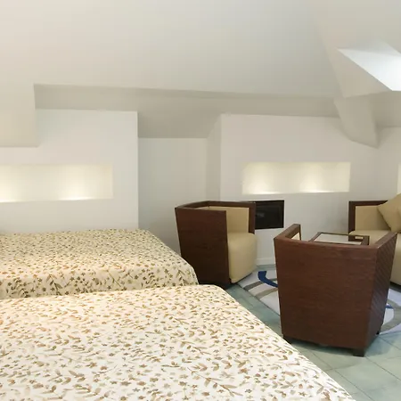 Ξενοδοχείο Club House 4*
