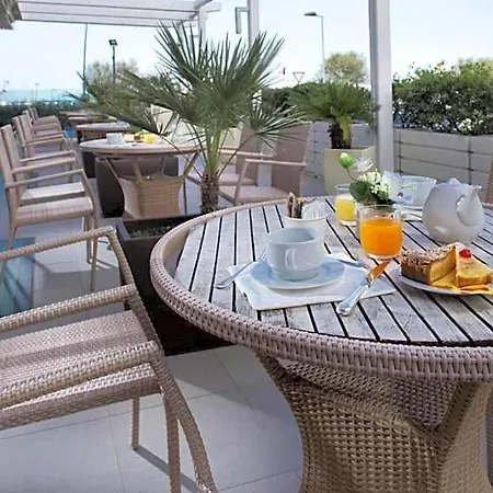 Club House 4*