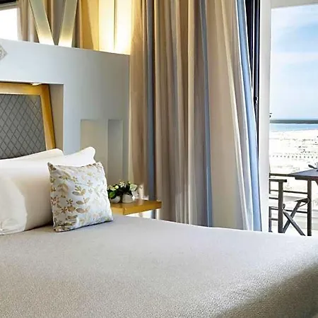 Club House מלון 4*