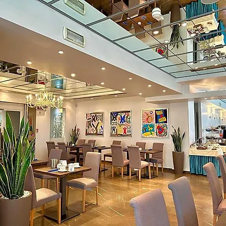 Club House 4* רימיני