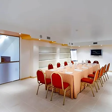 Club House מלון
