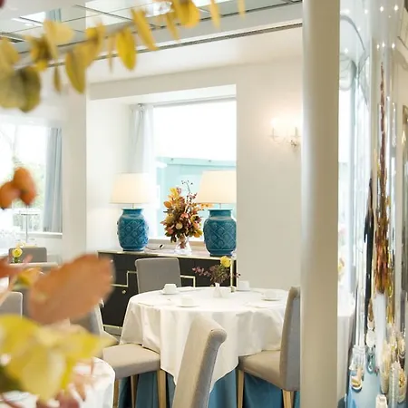 Hotell Club House 4*