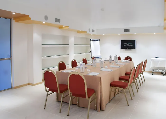 Club House Otel 4*